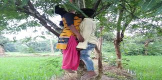 पेड़ पर फंदे से लटकी मिली प्रेमी जोड़े की लाश