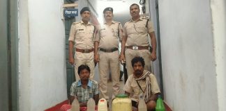 बालको थाना प्रभारी राकेश मिश्रा के पुलिस टीम ने अवैध कच्ची महुआ शराब बेचने वालो पर की कार्यवाही
