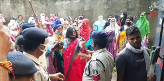 ब्रेकिंग न्यूज़: देहानपारा बालको में चल रहे विरोध में चला पुलिस का डंडा, वार्डवासियों को हटाने किया लाठीचार्ज