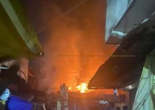 राजधानी रायपुर के गोलबाजार में दुकानों में लगी भीषण आग, दमकल विभाग लगा बुझाने में