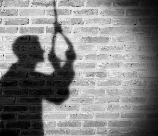 घरवालों ने नहीं दिलाया 30 हजार का कुत्ता तो लड़के ने फांसी लगाकर दे दी जान