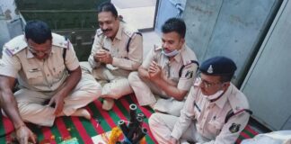 विजयादशमी के दसवें दिन बालको थाना में की गई विधि विधान से पूजा शस्त्रों के साथ