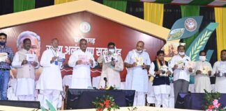रायपुर : मुख्यमंत्री ने राज्योत्सव में ‘छत्तीसगढ़ विचार माला‘ का किया विमोचन