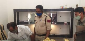 जिले के पोड़ीबहार स्थित ज्वेलरी शॉप में बीती रात चोरों ने मारा धावा, हजारों के सामानों की हुई चोरी