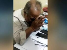 कोरोना कहर: जब सीएमएस के आंख से छलक पड़े आंसू, मुंह ढक कर सिसक-सिसक कर रो पड़े, देखें वीडियो..