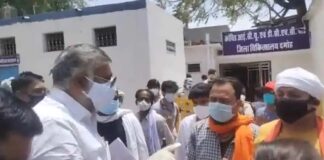 ‘ज्यादा बोलेगा तो दो खाएगा’, ऑक्सीजन सिलेंडर के लिए गुहार लगाई तो केंद्रीय मंत्री ने धमकाया!
