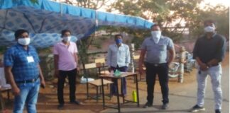 बेरिकेटिंग्स आन ड्यूटी में तैनात कर्मियों को सदभाव पत्रकार संघ छत्तीसगढ़ के द्वारा किया गया सेनिटाइजर, मास्क सहित आवश्यक वस्तु का वितरण