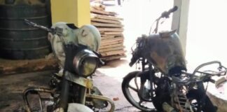कोरबा: दो बाइक समेत 4 वाहनों में पेट्रोल डालकर अज्ञात लोगों ने लगा दी आग