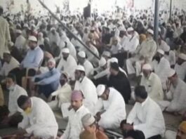 सुधर ही नहीं रहे लोग, नमाज पढ़ने पहुंचे मस्जिद, कोरोना प्रोटोकॉल की उड़ीं धज्जियां..