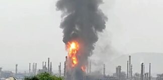 विशाखापत्तनम के HPCL प्लांट में धमाके के बाद लगी आग, दमकल विभाग की गाड़ियां मौके पर पहुंचीं..