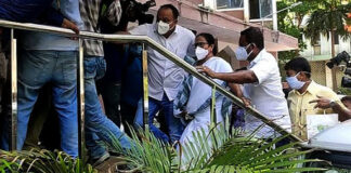 Narada Case: CBI दफ्तर में धरने पर बैठीं ममता बनर्जी, कोर्ट में शुरू हुई वर्चुअल सुनवाई