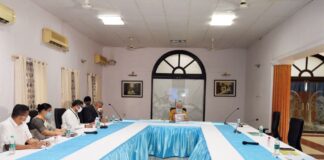 ममता के करीबी अधिकारी को केंद्र ने बुलाया दिल्ली, CM ने 4 दिन पहले बढ़ाया था कार्यकाल
