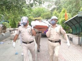 कोरोना काल में अपनों ने मोड़ा मुंह, पुलिस ने दिया कंधा, नौकर ने दी बुजुर्ग को मुखाग्नि..