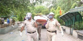 कोरोना काल में अपनों ने मोड़ा मुंह, पुलिस ने दिया कंधा, नौकर ने दी बुजुर्ग को मुखाग्नि..