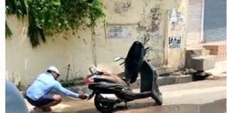 राजधानी रायपुर में चलती एक्टिवा में लगी आग, एक्टिवा सवार युवक ने कूदकर बचाई जान