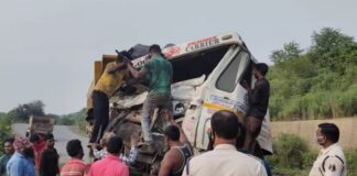 छत्तीसगढ़: कोयला लदे 2 ट्रेलरों में जोरदार टक्कर, ऐसे बची 2 लोगों की जान