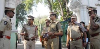 कोरोना के डर से कोविड सेंटर से भागे 5 आरोपी गिरफ्तार, पांचों हैं संक्रमित, थाने में TI को पीटा, वाहनों में की थी तोड़फोड़
