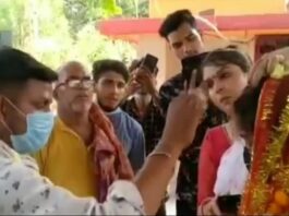 प्रेमी-प्रेमिका पकड़े गए आपत्तिजनक स्थिति में, हाई वोल्टेज ड्रामे के बाद थाने में हुई शादी