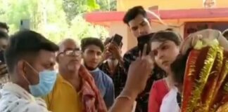 प्रेमी-प्रेमिका पकड़े गए आपत्तिजनक स्थिति में, हाई वोल्टेज ड्रामे के बाद थाने में हुई शादी