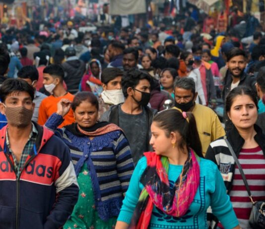 WHO की अपील, कोरोना का डेल्टा वेरिएंट फैल रहा है, वैक्सीन की दोनों खुराकें लेने वाले भी न छोड़ें मास्क पहनना