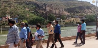 एसडीएम की टीम पर खनन माफिया का हमला, जब्त जेसीबी मशीनें छुड़ाकर ले गए