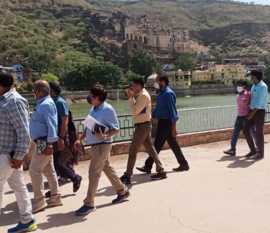 एसडीएम की टीम पर खनन माफिया का हमला, जब्त जेसीबी मशीनें छुड़ाकर ले गए