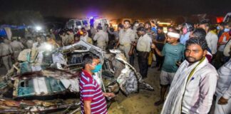 छत्तीसगढ़: मजदूरों से भरी पिकअप पेड़ से टकराई, 3 महिलाओं की मौत, 15 घायल