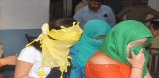 SEX रैकेट खुलासा: ब्यूटी पार्लर के आड़ में चल रहा था देह व्यापार, पुलिस मौके पर पहुंची तो नजारा देख रह गई दंग… तीन लड़कियां सहित चार गिरफ्तार