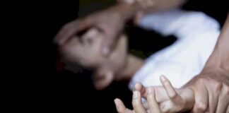 शर्मसार घटना :पति ने अपनी पत्नी को छोटे भाई और दोस्त के किया हवाले, 2 साल तक कराता रहा शारीरिक शोषण, तब पत्नी ने किया ये