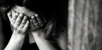 एक्सट्रा मैरिटल अफेयर का शक, महिला को कपड़े फाड़ कराई परेड