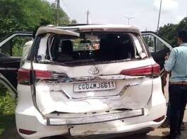छत्तीसगढ़: पूर्व मंत्री की गाड़ी को हाइवा ने मारी ठोकर, कार बुरी तरह क्षतिग्रस्त