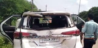 छत्तीसगढ़: पूर्व मंत्री की गाड़ी को हाइवा ने मारी ठोकर, कार बुरी तरह क्षतिग्रस्त