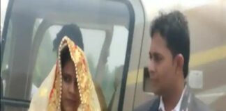 उड़न खटोले से आई प्रधान बनी नई नवेली दुल्हन, गांव वालों ने फूल बरसा कर किया स्वागत