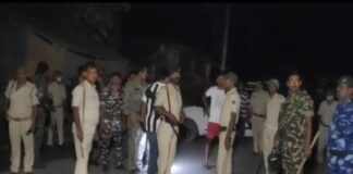 मर्डर के आरोपी को घर से खींचकर भीड़ ने सरेआम मार दिया बम, हत्या की दोहरी वारदात से दहला शहर