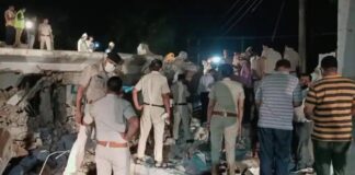 बड़ा हादसा : तेज बारिश से तीन मंजिला इमारत गिरी, दो की मौत, मलबे में कइयों के दबे होने की आशंका