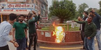 कोरबा: भाजयुमो प्रदेशाध्यक्ष अमित साहू का छात्र एकता पैनल ने किया पुतला दहन, दिव्यांश को भाजयुमो का जिला उपाध्यक्ष बनाने का मामला