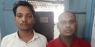 छत्तीसगढ़: हीरा बेचने ग्राहक तलाश रहे दो युवक पकड़ाए… पुलिस ने हिरासत में लिया..