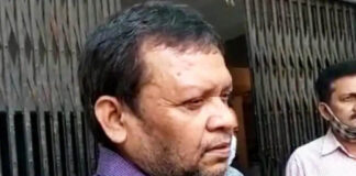 FIR दर्ज कराने IAS पहुंचा थाने, 4 घंटे करता रहा इंतजार… FIR में नाम देख पुलिस के उड़ गये होश… थानेदार ने कहा- अंग्रेजी उन्हें समझ नहीं आती…. थाने में ही धरने पर बैठा अफसर