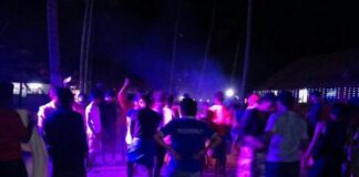 छत्तीसगढ़: कैफ़े की आड़ में परोसी जा रही थी शराब.. पुलिस ने मारा छापा.. शराब और हुक्का बरामद..