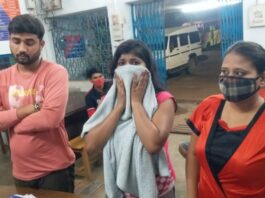 छत्तीसगढ़: देर रात होटल में चल रहा था सेक्स रैकेट… पुलिस पहुचीं तो दो लड़कियों और एक युवक इस हालत में पकड़ाये…