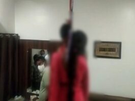 छत्तीसगढ़: घूमने आये प्रेमी युगल ने लाॅज के कमरे में फांसी लगाकर की आत्महत्या, जांच में जुटी पुलिस