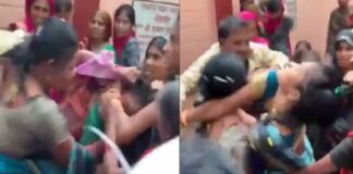 VIDEO: वैक्सीन लगाने को लेकर आपस में भिड़ गईं महिलाएं, खींचे एक-दूसरे के बाल…. जमकर हुई मारपीट