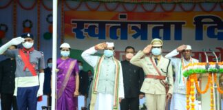 प्रभारी मंत्री डॉ. टेकाम ने सीएसईबी ग्राउंड पर सुबह नौ बजे किया ध्वजारोहण, ली सलामी उत्कृष्ट कार्य के लिए 101 अधिकारी-कर्मचारियों को भी किया गया सम्मानित