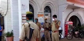 दिनदहाड़े 11 लाख की लूट केस में एक्शन, 11 पुलिसवाले लाइन हाजिर