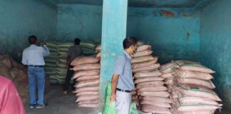 बलौदाबाजार : तीन खाद दुकानों में छापा, 560 बोरी यूरिया बरामद