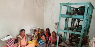 दोना- पत्तल का व्यवसाय कर जागृति स्व. सहायता समूह पौसरा की महिलाएं हो रही सशक्त, महीने में समूह को 30- 35 हजार की हो रही आमदनी
