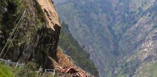 हिमाचल के किन्नौर में बड़ा भूस्खलन, मलबे में बस समेत कई गाड़ियां दबी, 2 शव बरामद, 25-30 यात्री लापता