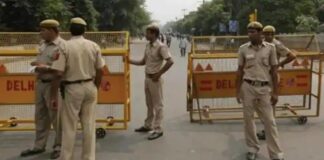 चोरी के शक में युवक को खंभे से बांधकर पीटा, वीडियो वायरल होने के बाद तीन लोग गिरफ्तार