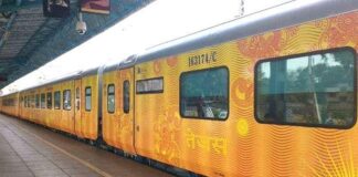 पहली बार ढाई घंटे लेट हुई तेजस एक्सप्रेस, क्लेम करने पर 2135 यात्रियों को मिलेगा हर्जाना