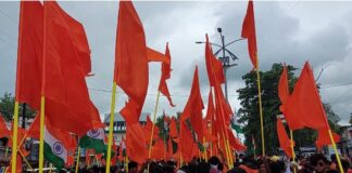 कोसाबाड़ी चौक में हिंदू क्रांति सेना के सदस्य व बड़ी संख्या में लोग एकत्र.. कलेक्ट्रेट घेराव की तैयारी..